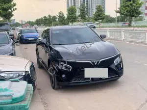 Vinfast VF7  Plus trần kính 2025