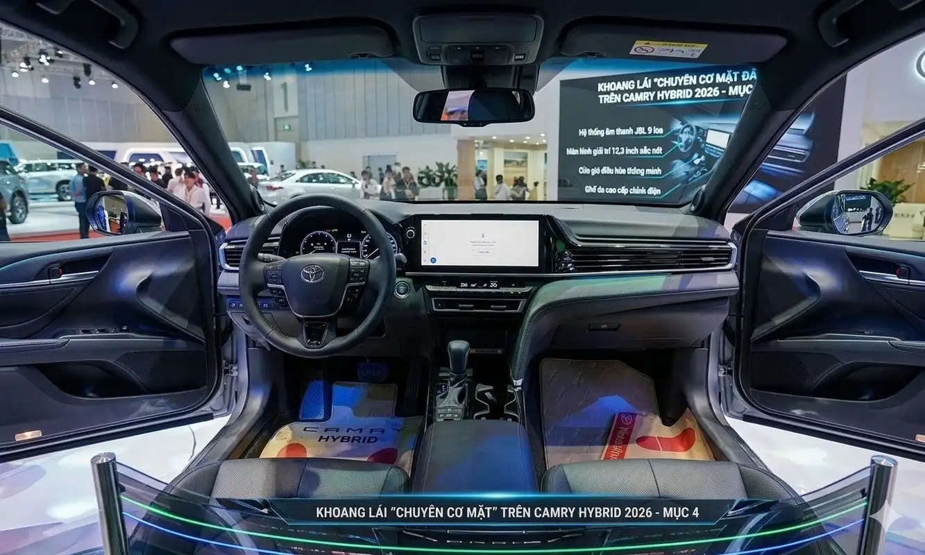Cận cảnh khoang lái số hóa hiện đại của Toyota Camry 2026 với màn hình 12.3 inch - Chợ Xe Việt