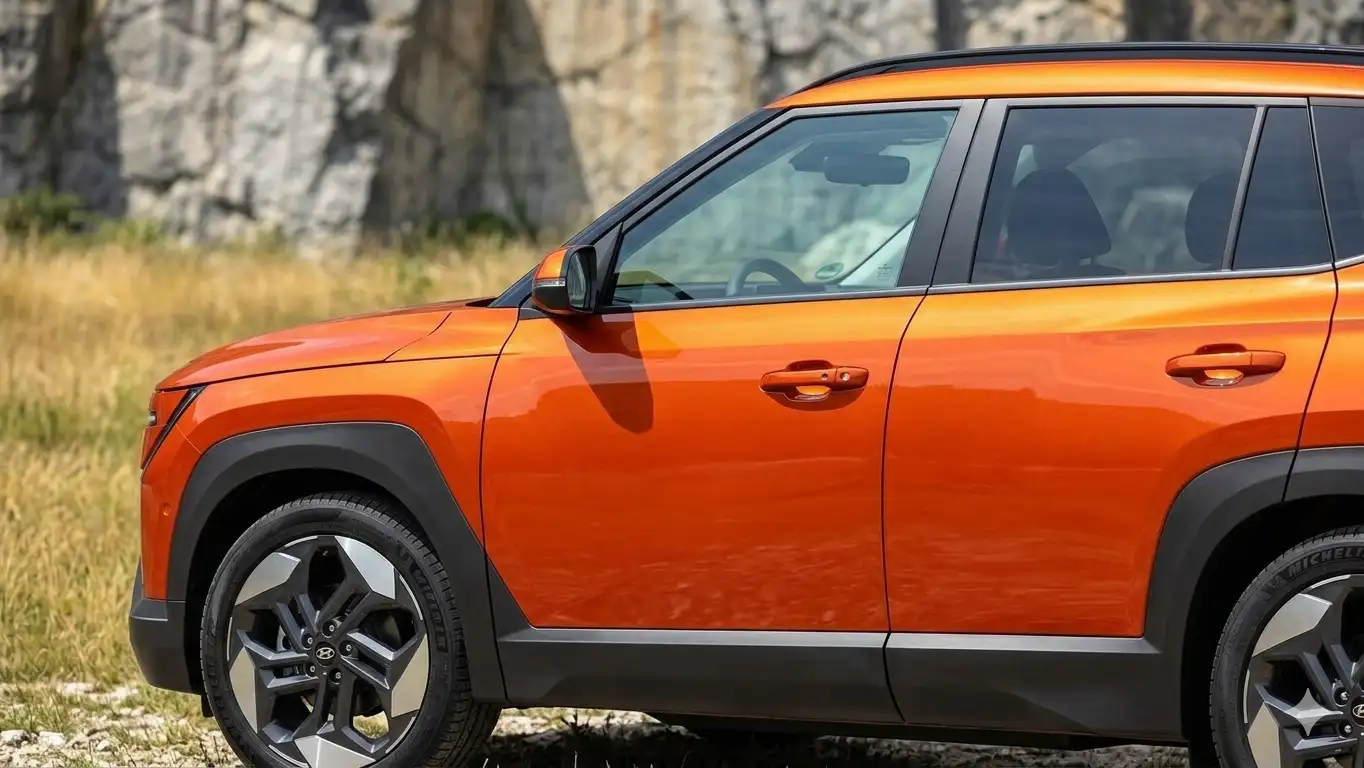 Đường nét thiết kế thân xe và bộ mâm hợp kim 19 inch của Hyundai Tucson Hybrid 2026